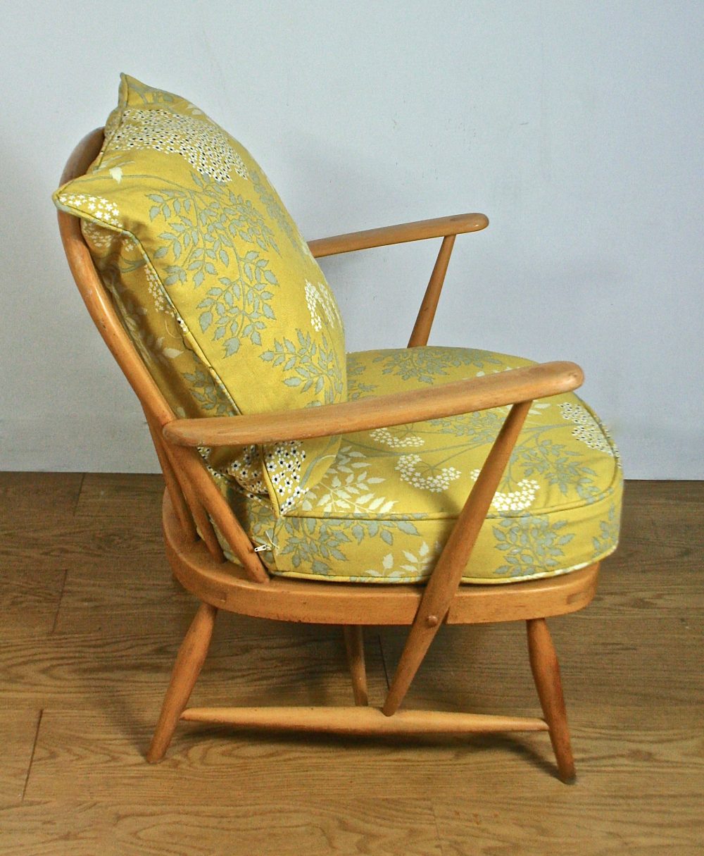 A 1950’s Ercol cottage easy chair in ‘Cow Parsley’ by Sanderson - Image 4