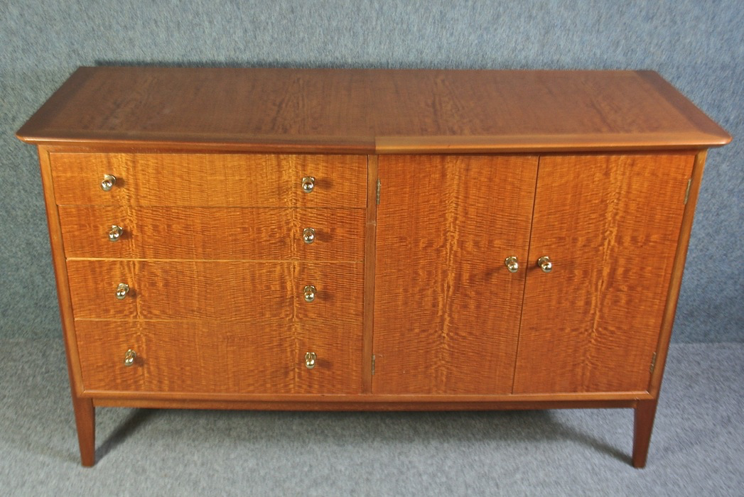 A 1950’s ‘Carousel’ sideboard by Gimson and Slater in beautiful flame-wood - Image 7