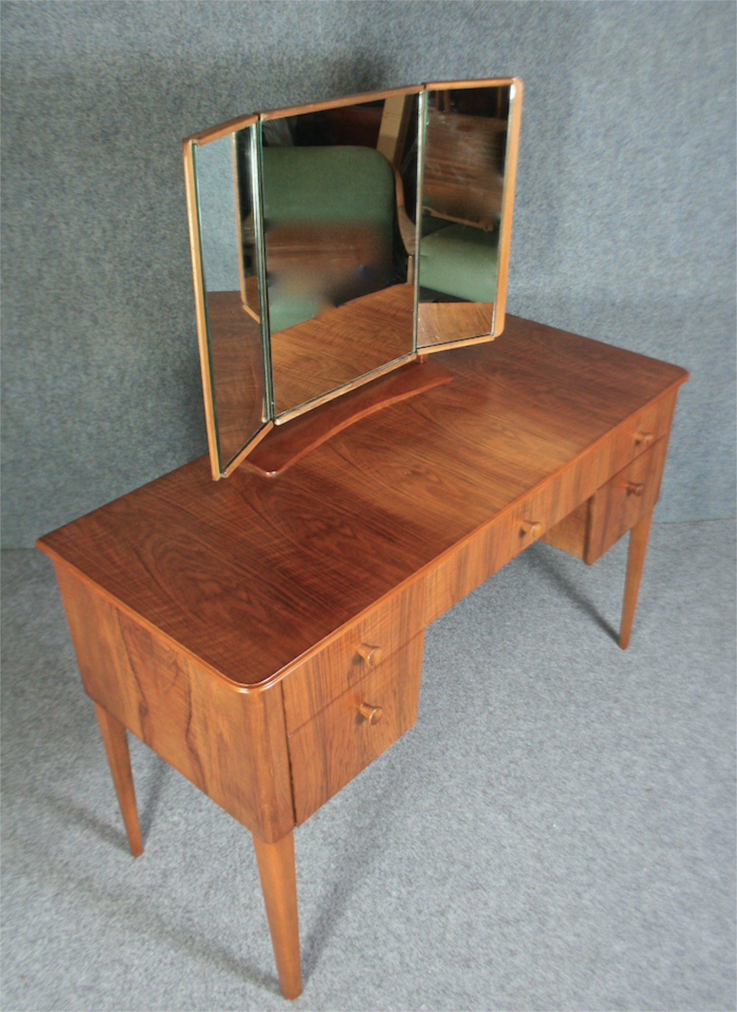 A 1950’s Gordon Russell Ltd of Broadway dressing table - Image 3