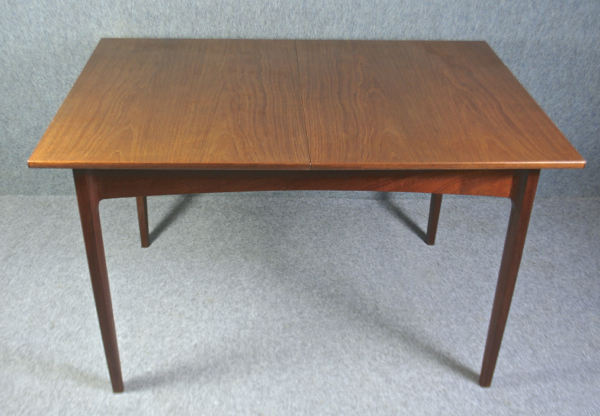 A 1950’s teak extending dining table - Image 2