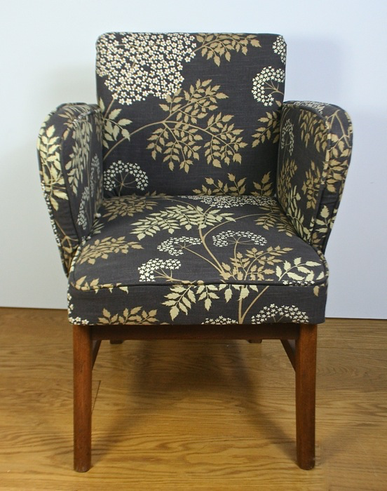 A 1950’s arm chair in ‘Cow Parsley’ by Sanderson - Image 7