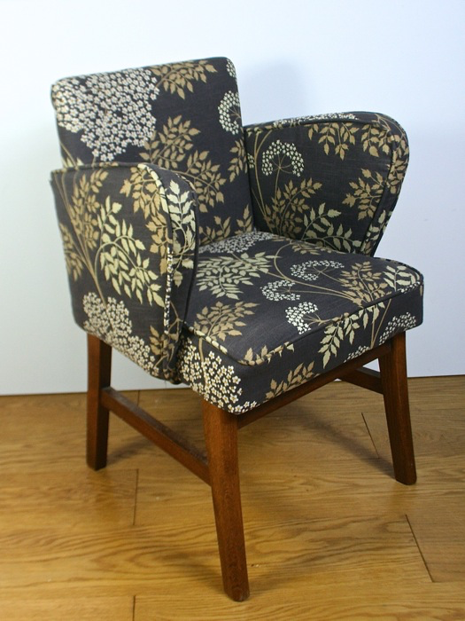 A 1950’s arm chair in ‘Cow Parsley’ by Sanderson - Image 3