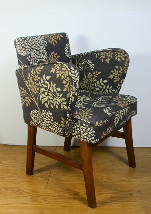 A 1950’s arm chair in ‘Cow Parsley’ by Sanderson - Image 6