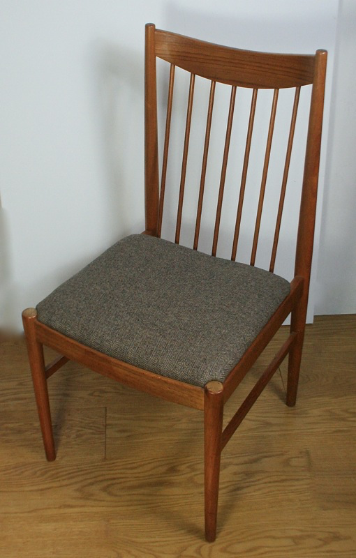 An 1950’s Danish Arne Vodder teak chair model number 422 for Sibast. - Image 3