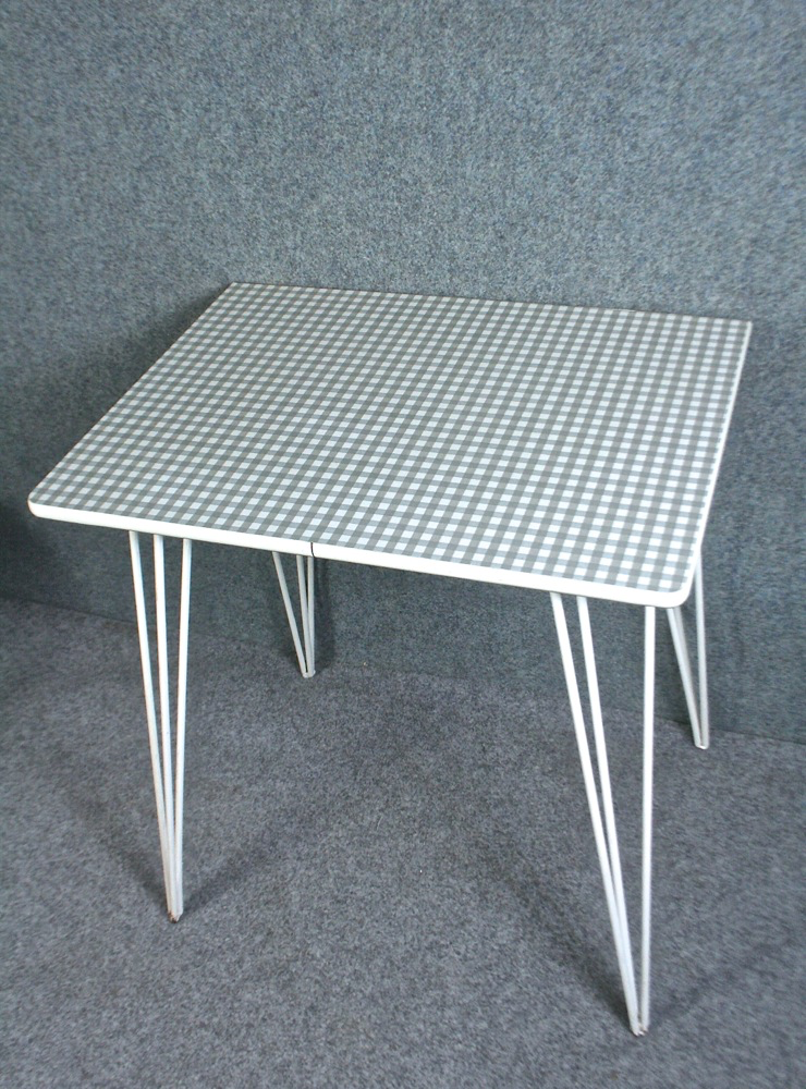 A vintage 1950’s formica grey check table with eiffel legs - Image 3