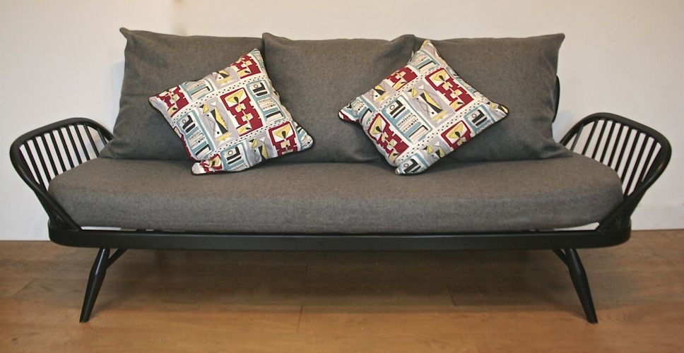 A mid-century Ercol ebonised studio couch/sofa bed - Image 7