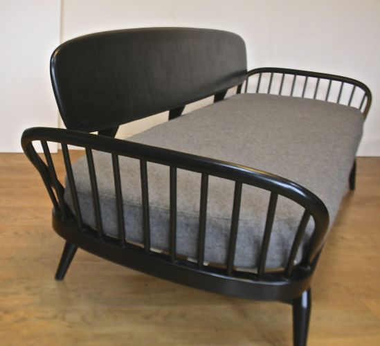 A mid-century Ercol ebonised studio couch/sofa bed - Image 5