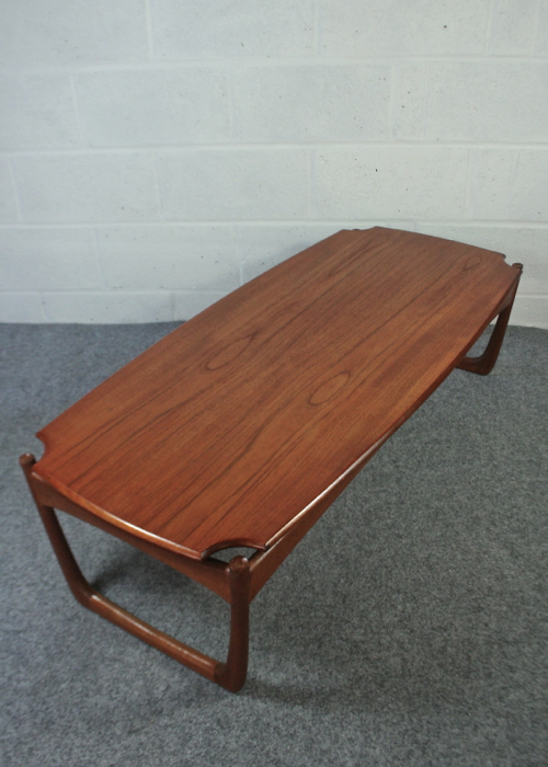 A Peter Hvidt style teak rectangular coffee table - Image 2