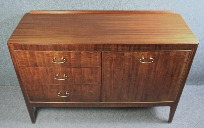 A small teak 1950s sideboard with drop handles - Image 3
