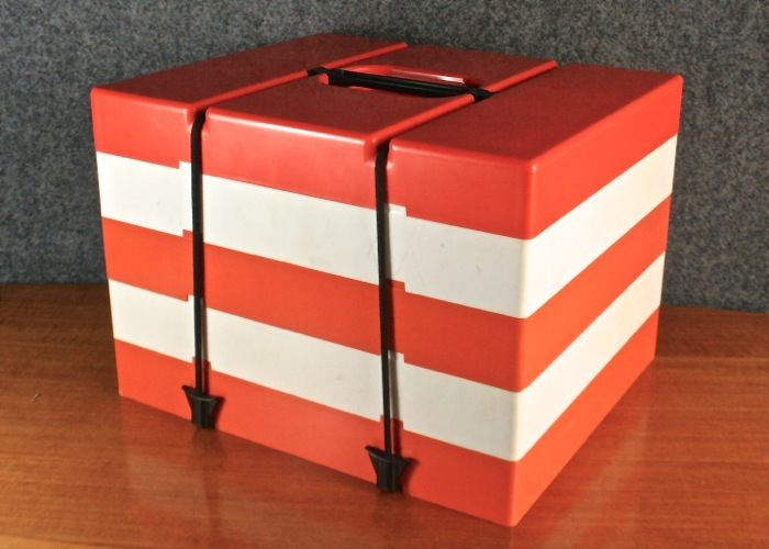 A Pac a Pic portable picnic box