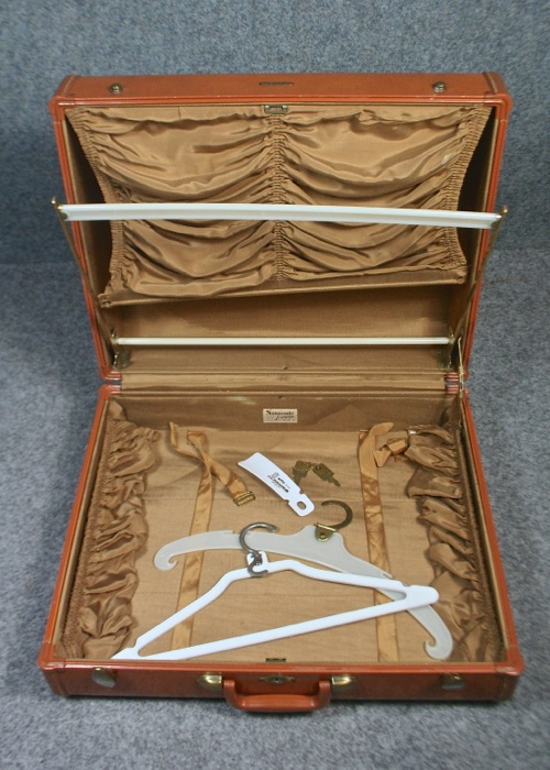 A 1950s Samsonite Style 4651 suitcase - Image 4