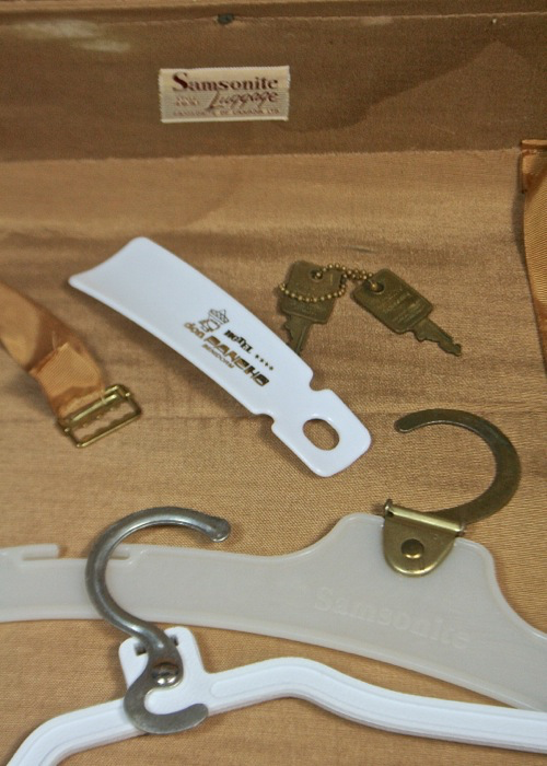 A 1950s Samsonite Style 4651 suitcase - Image 3