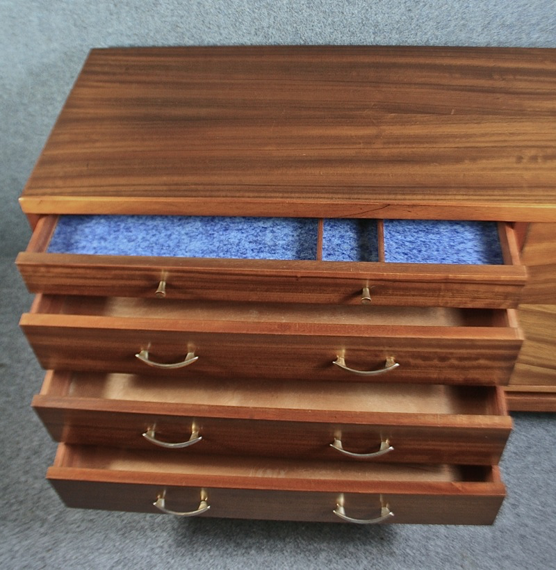 Mid 20th century Morris of Glasgow walnut sideboard - Image 3