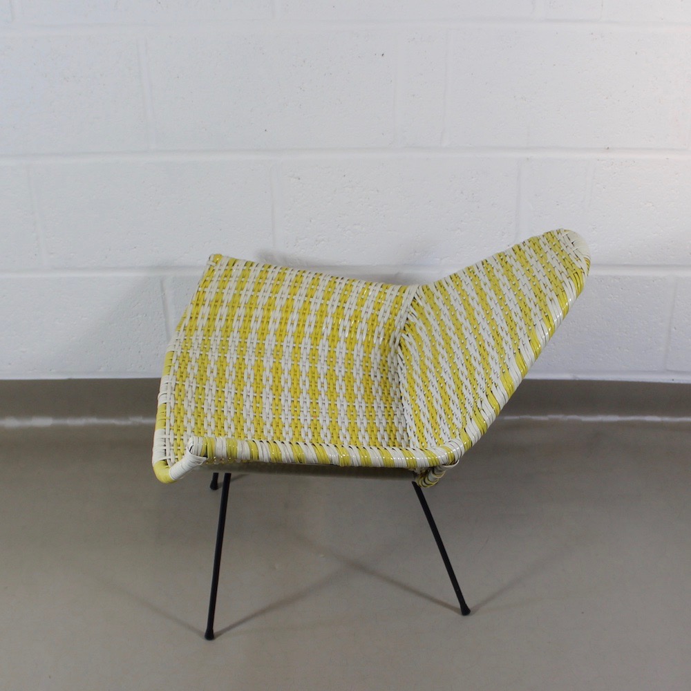 A Mid-century woven basket chair in yellow and white - Image 4