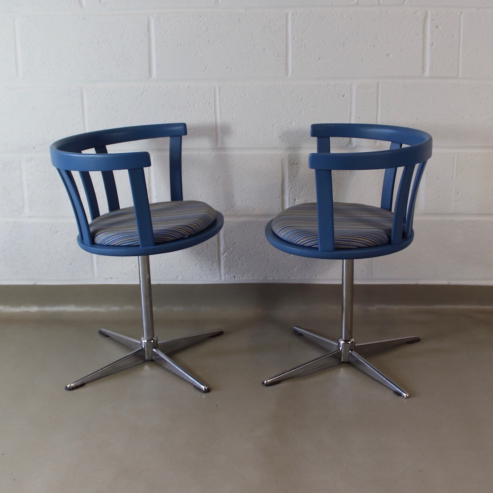 A pair of 1960's swivel dining chairs - Image 7