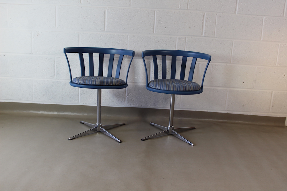 A pair of 1960's swivel dining chairs - Image 6