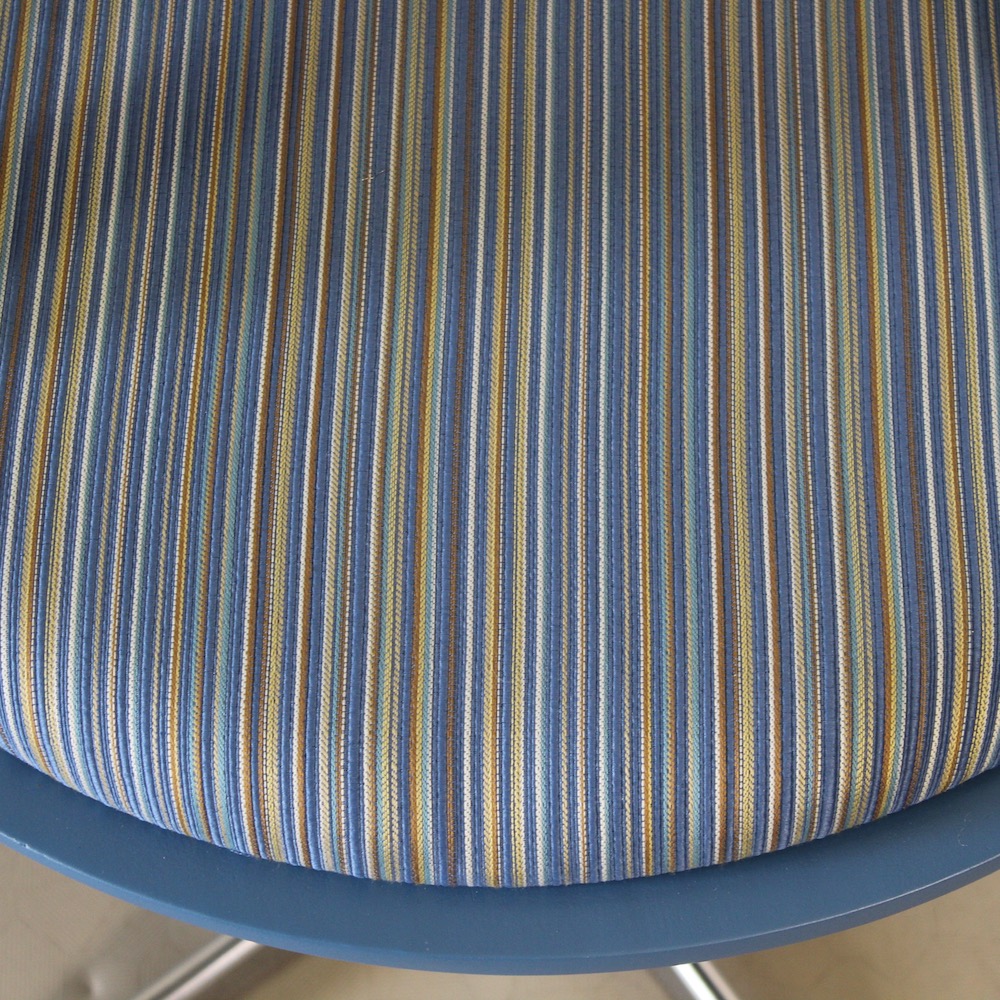 A pair of 1960's swivel dining chairs - Image 5