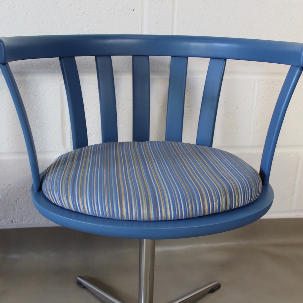 A pair of 1960's swivel dining chairs - Image 2