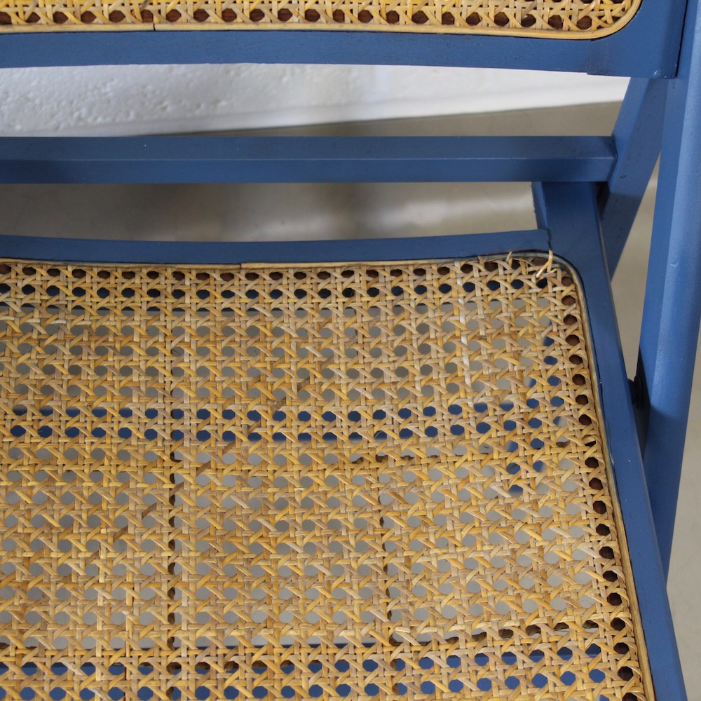 A pair of vintage 1960's rattan folding chairs - Image 5
