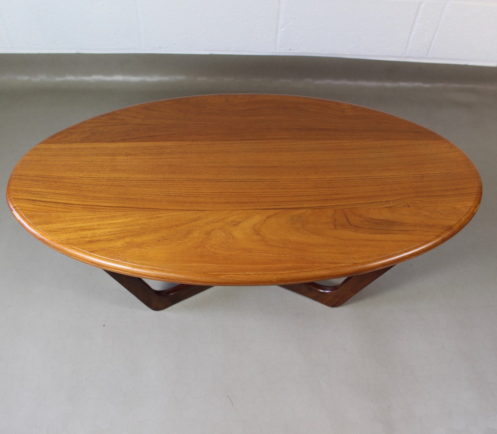 An oval 1960's teak coffee table - Image 5