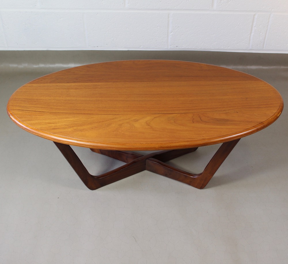 An oval 1960's teak coffee table - Image 4