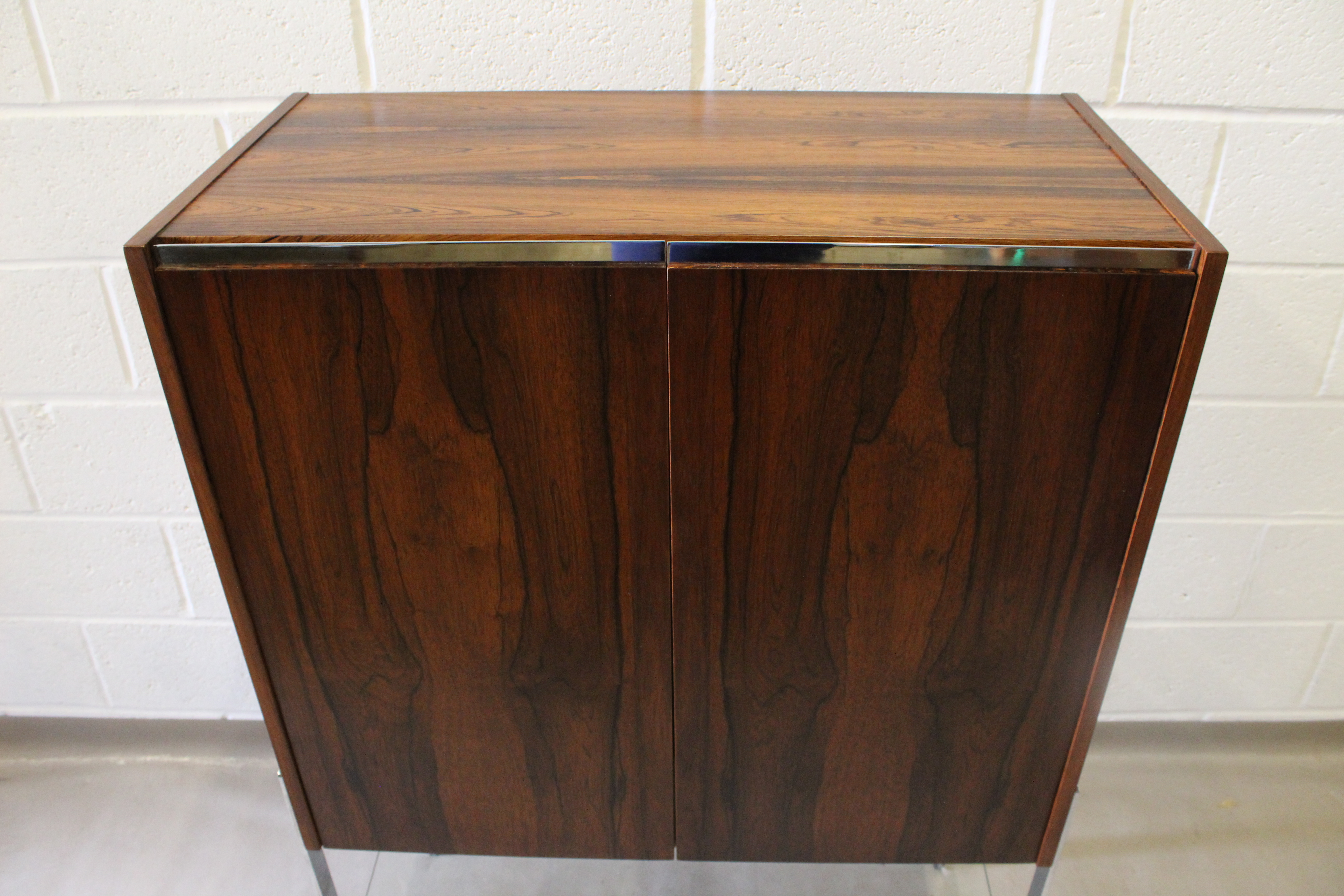 A 1970's Merrow Associates rosewood cocktail cabinet. - Image 8
