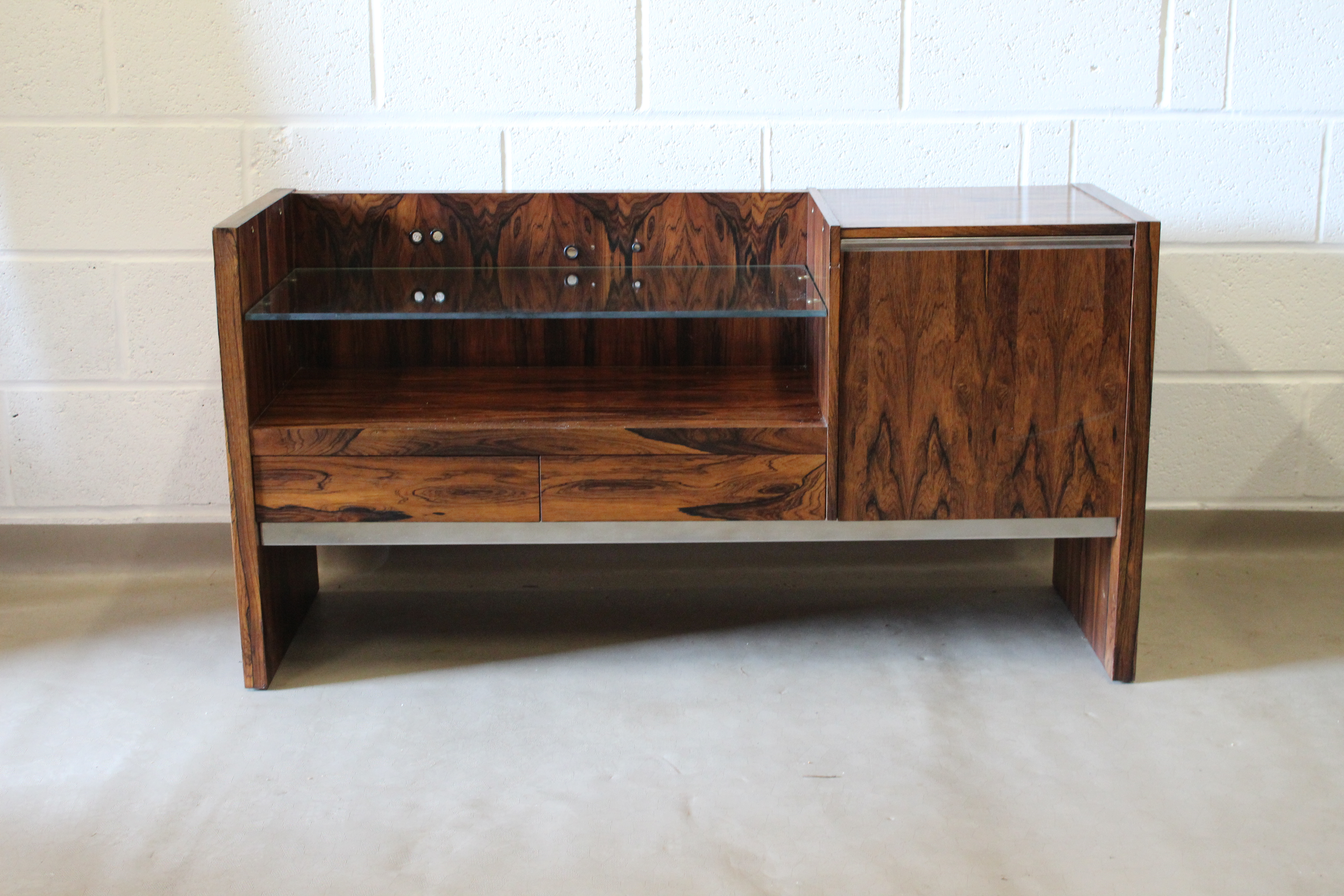 A 1970's unique Merrow Associates rosewood hifi unit record cabinet. - Image 2