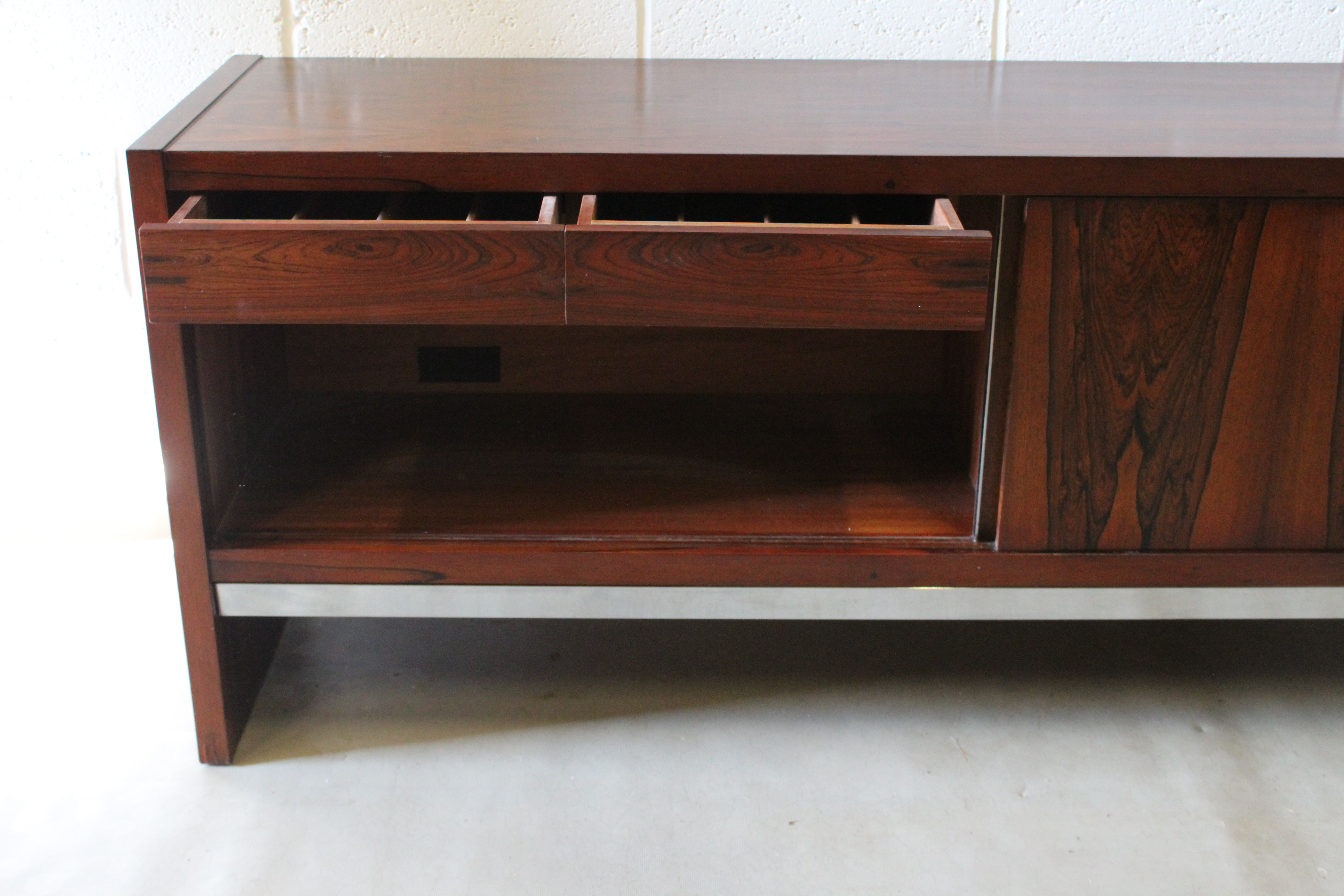 A 1970's Merrow Associates rosewood sideboard. - Image 6