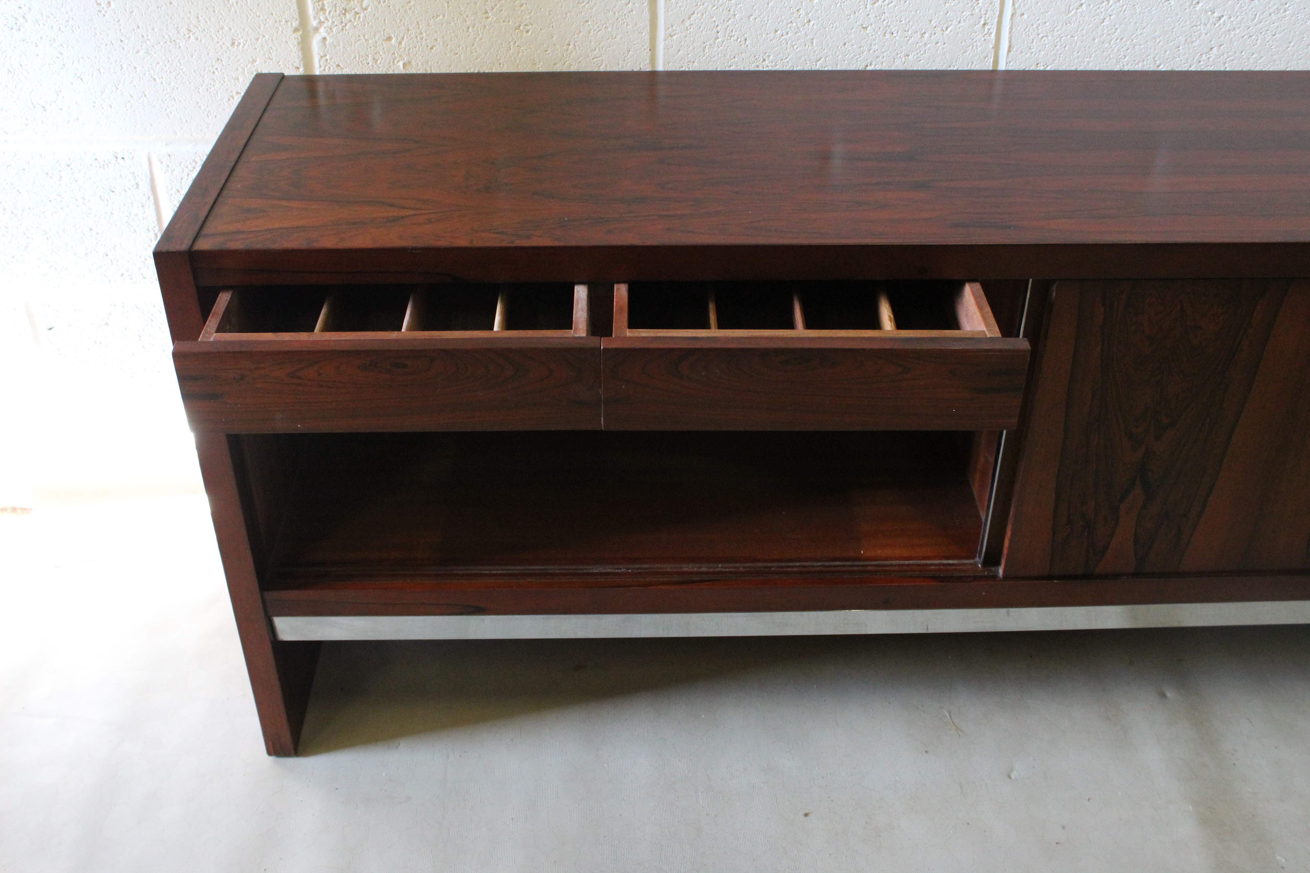 A 1970's Merrow Associates rosewood sideboard. - Image 7
