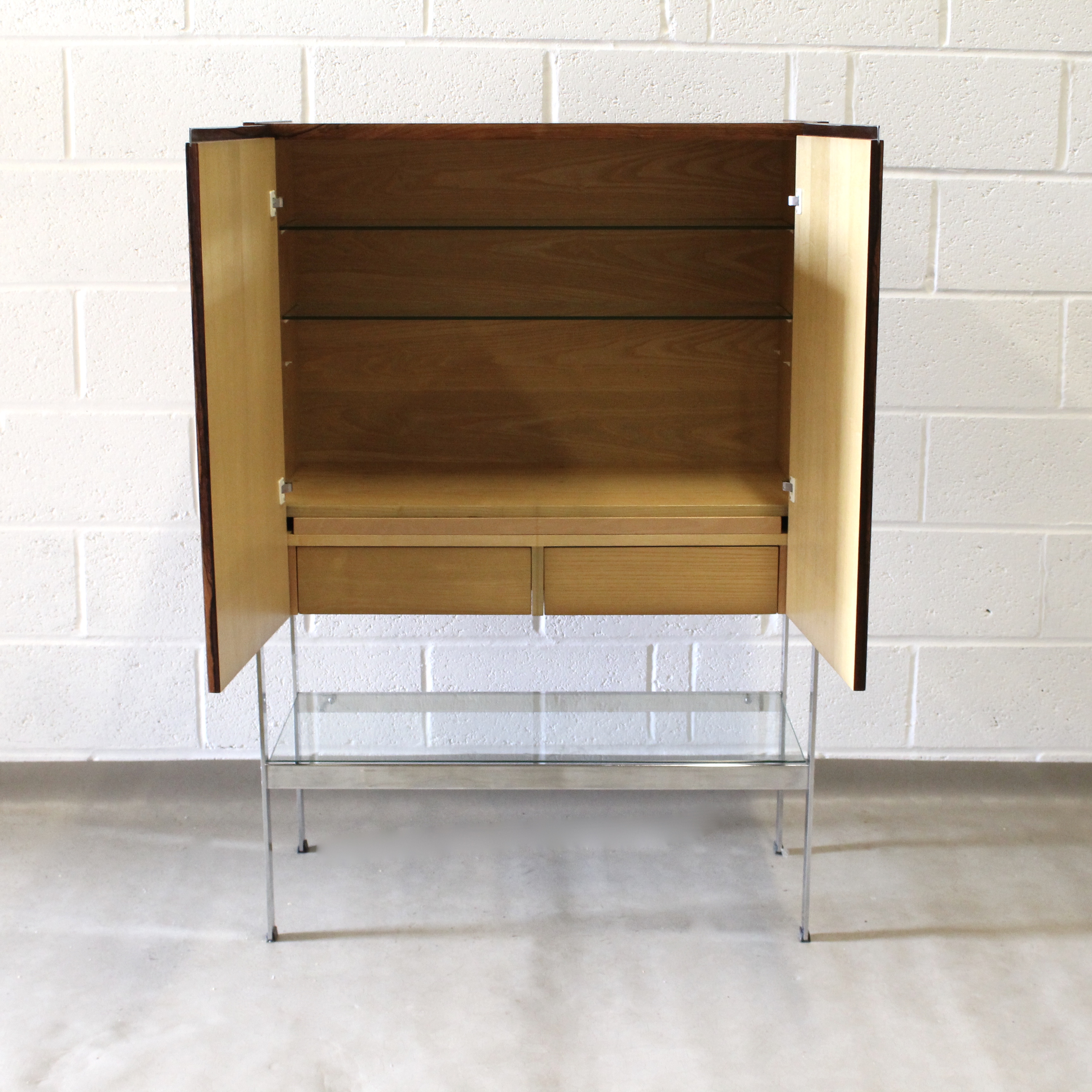 A 1970's Merrow Associates rosewood cocktail cabinet. - Image 5