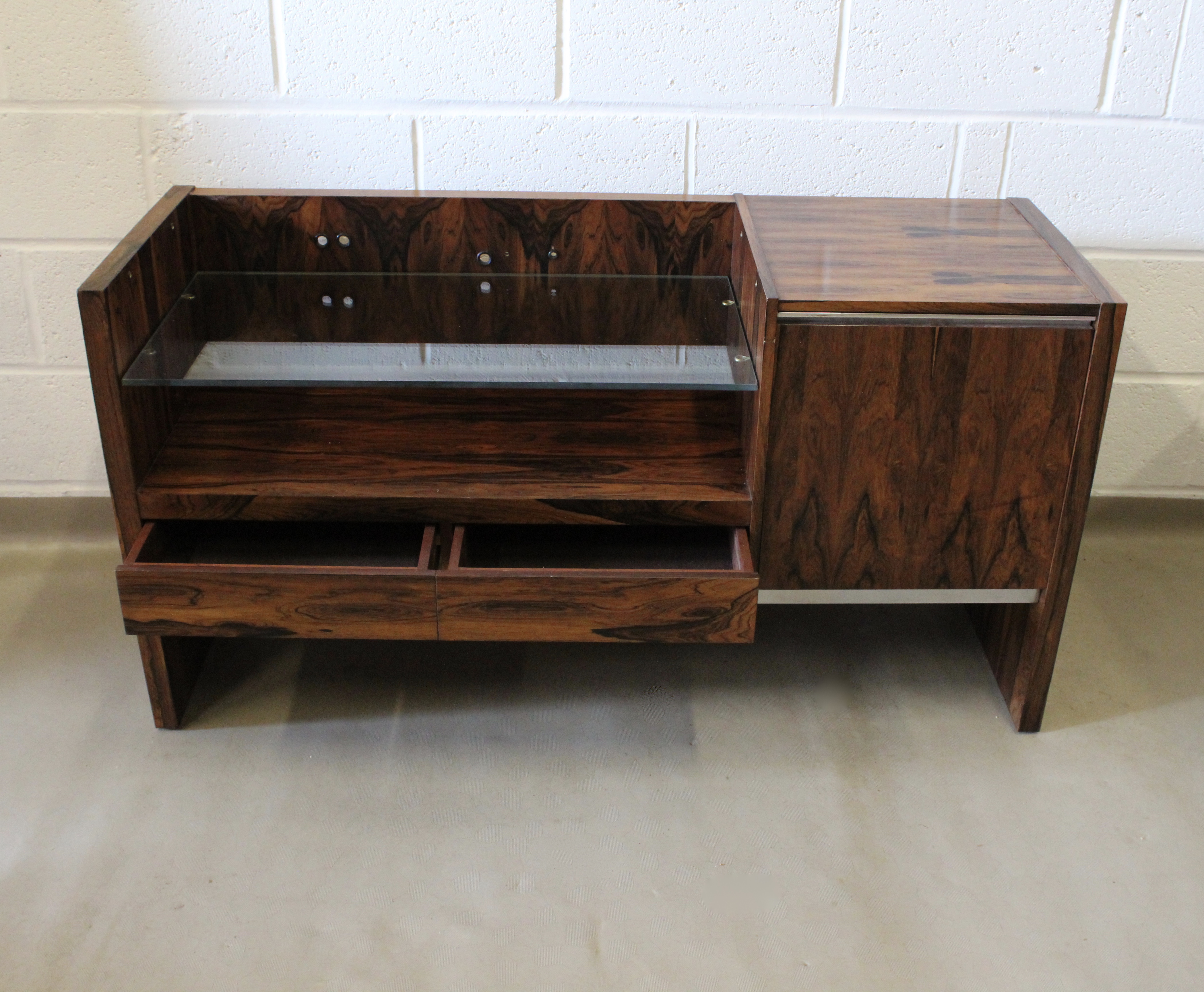 A 1970's unique Merrow Associates rosewood hifi unit record cabinet. - Image 7