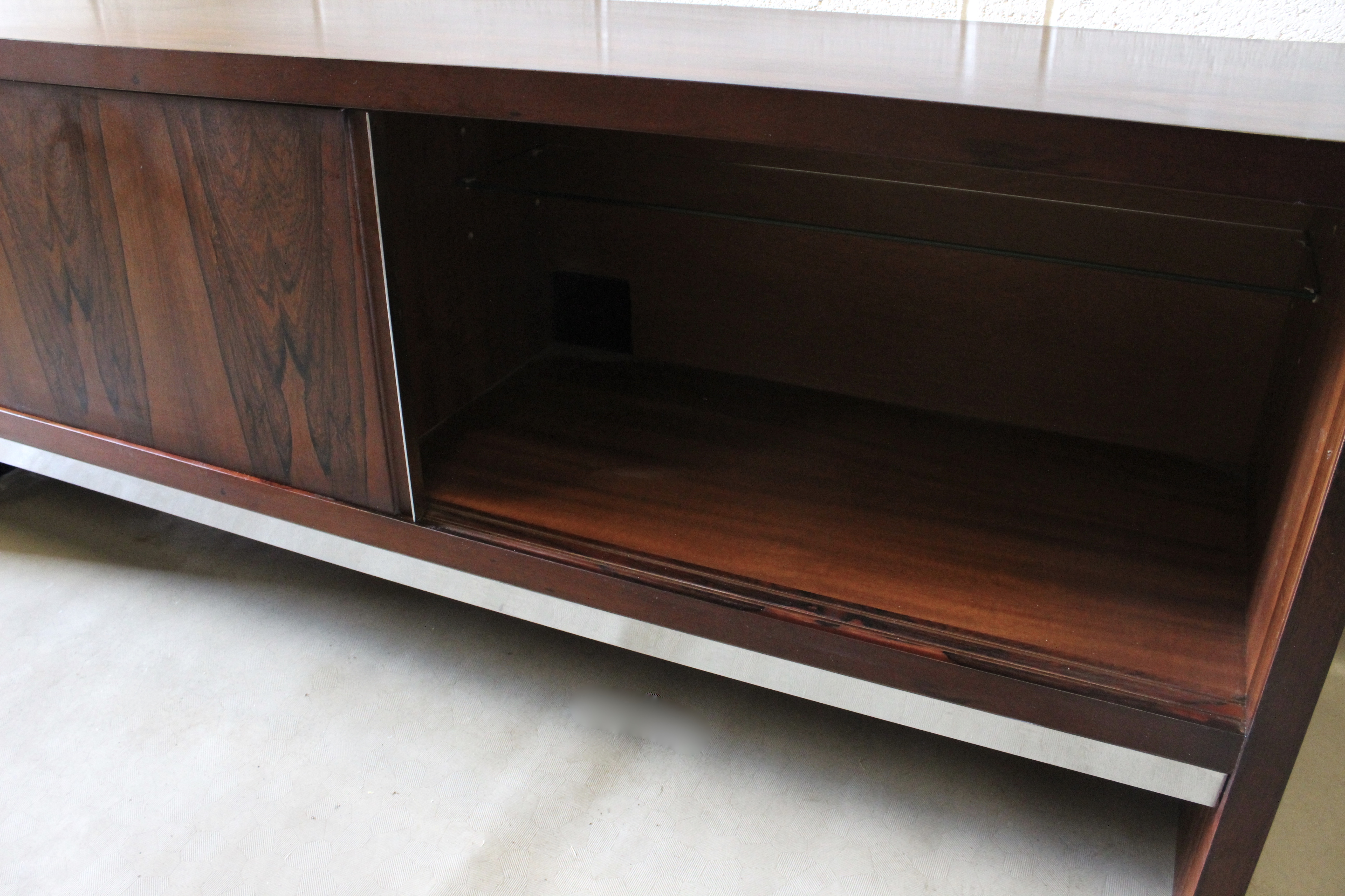 A 1970's Merrow Associates rosewood sideboard. - Image 5