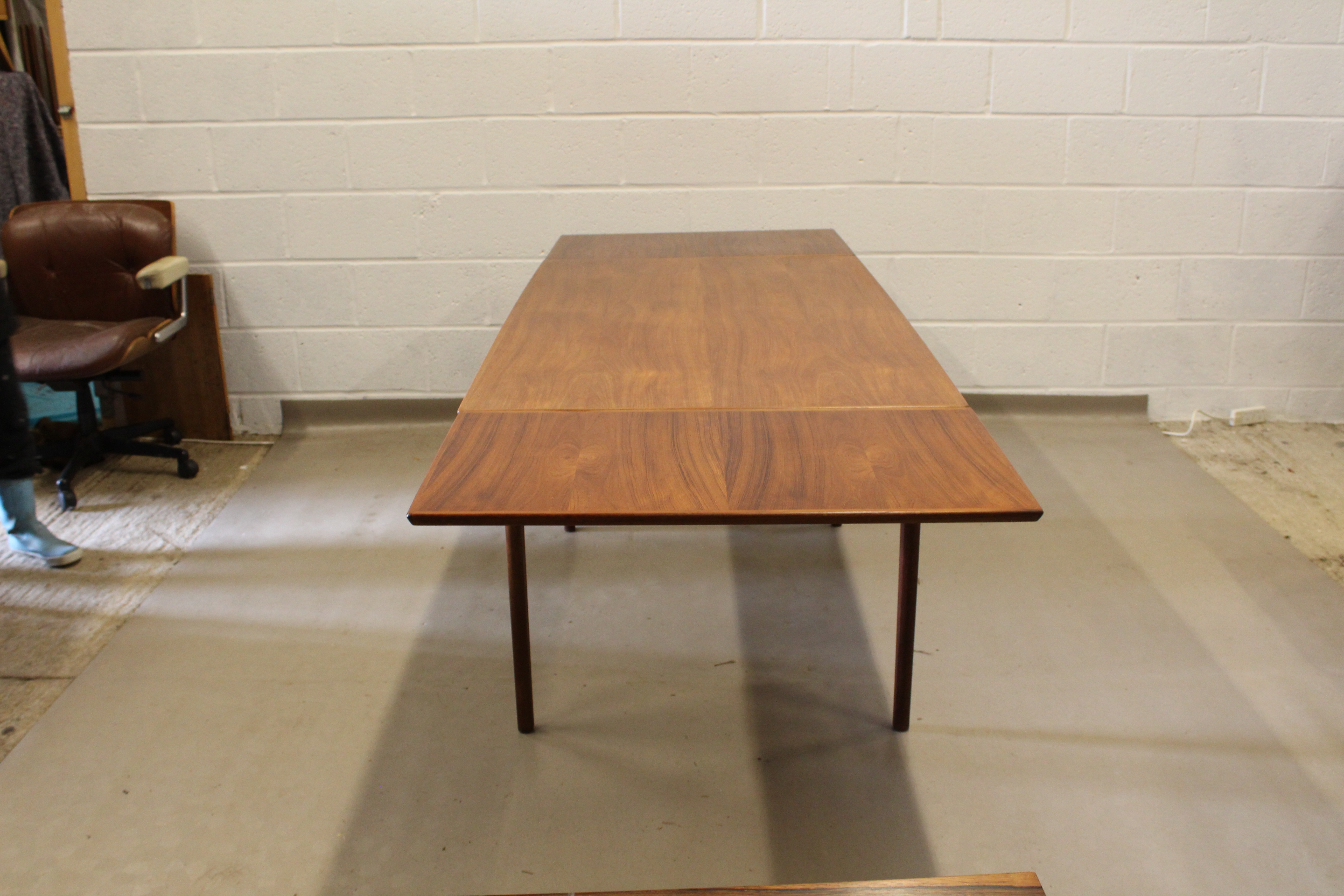 A 1950's Danish teak extending dinning table. - Image 6