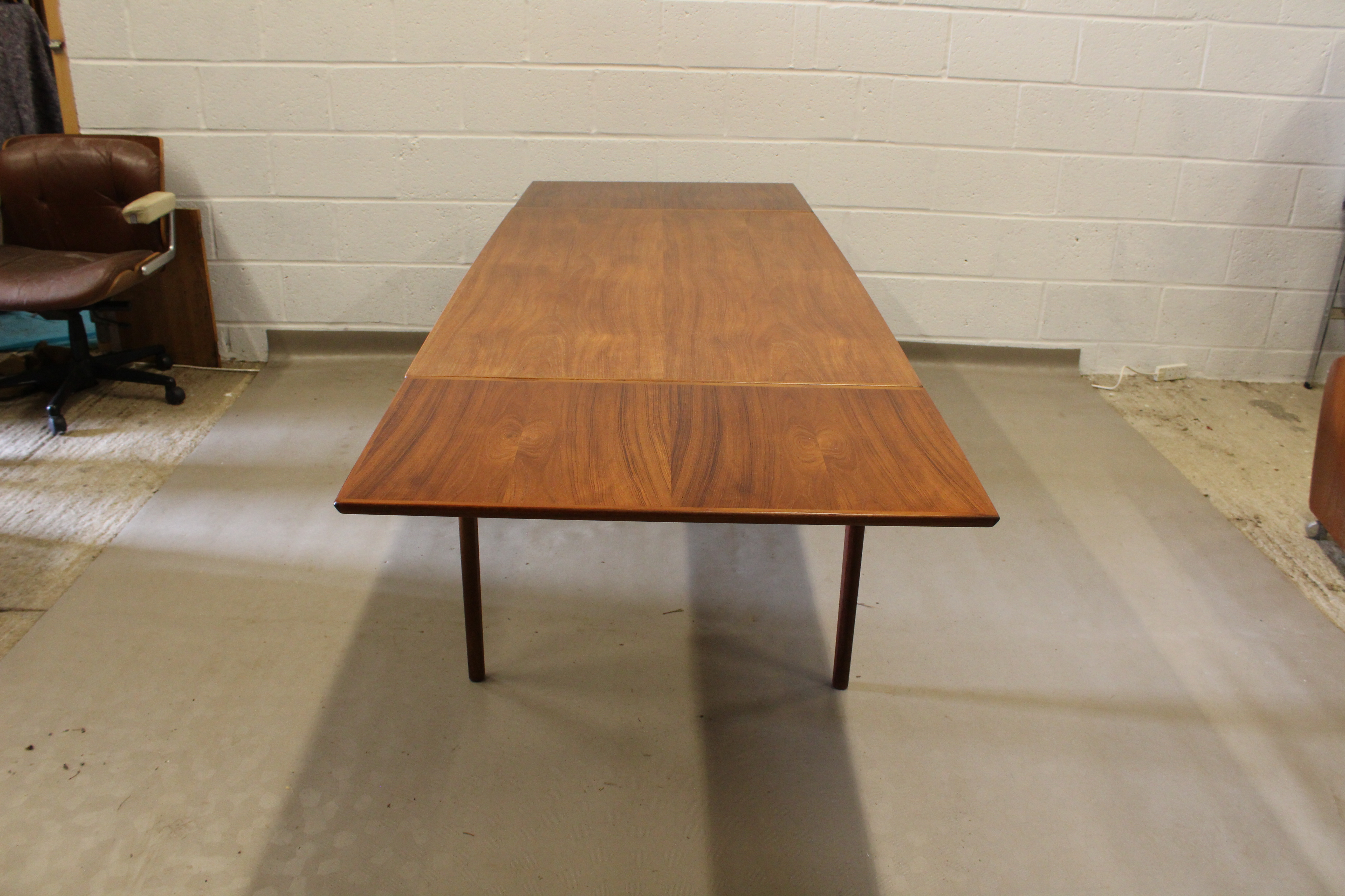 A 1950's Danish teak extending dinning table. - Image 5