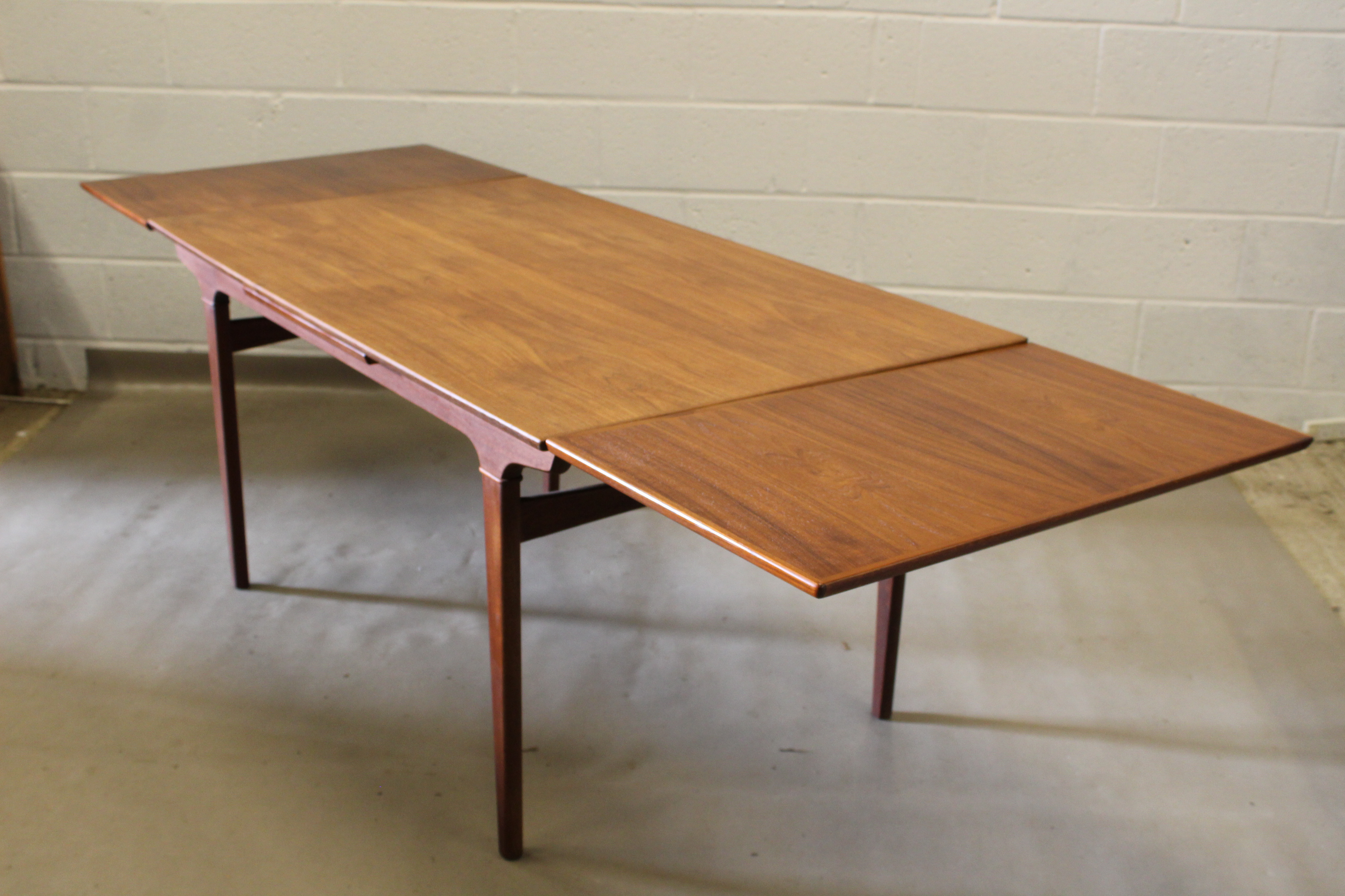 A 1950's Danish teak extending dinning table. - Image 4
