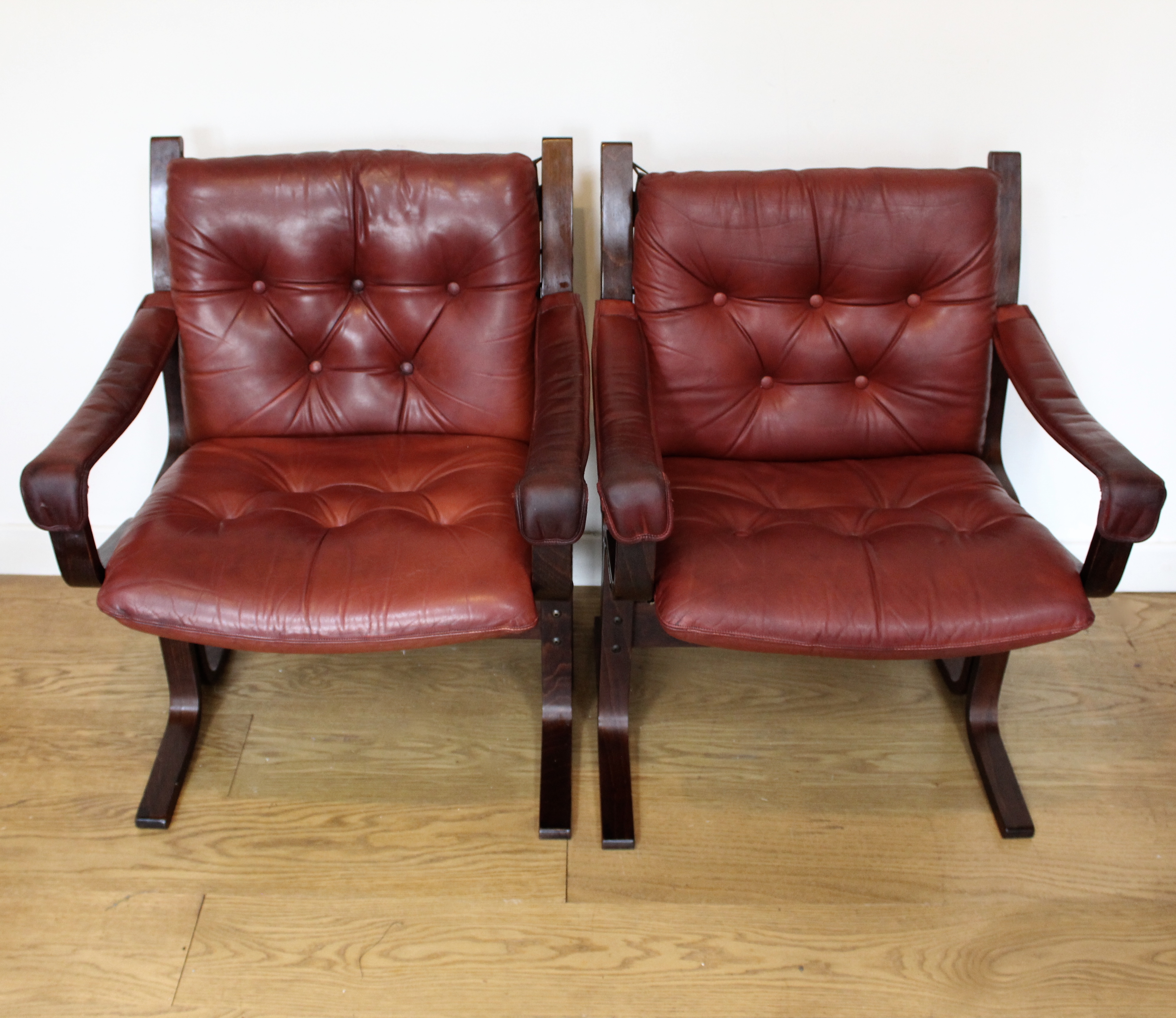 A pair of leather 1960's Siesta chairs by Ingmar Relling for Westnofa made in Norway. - Image 10