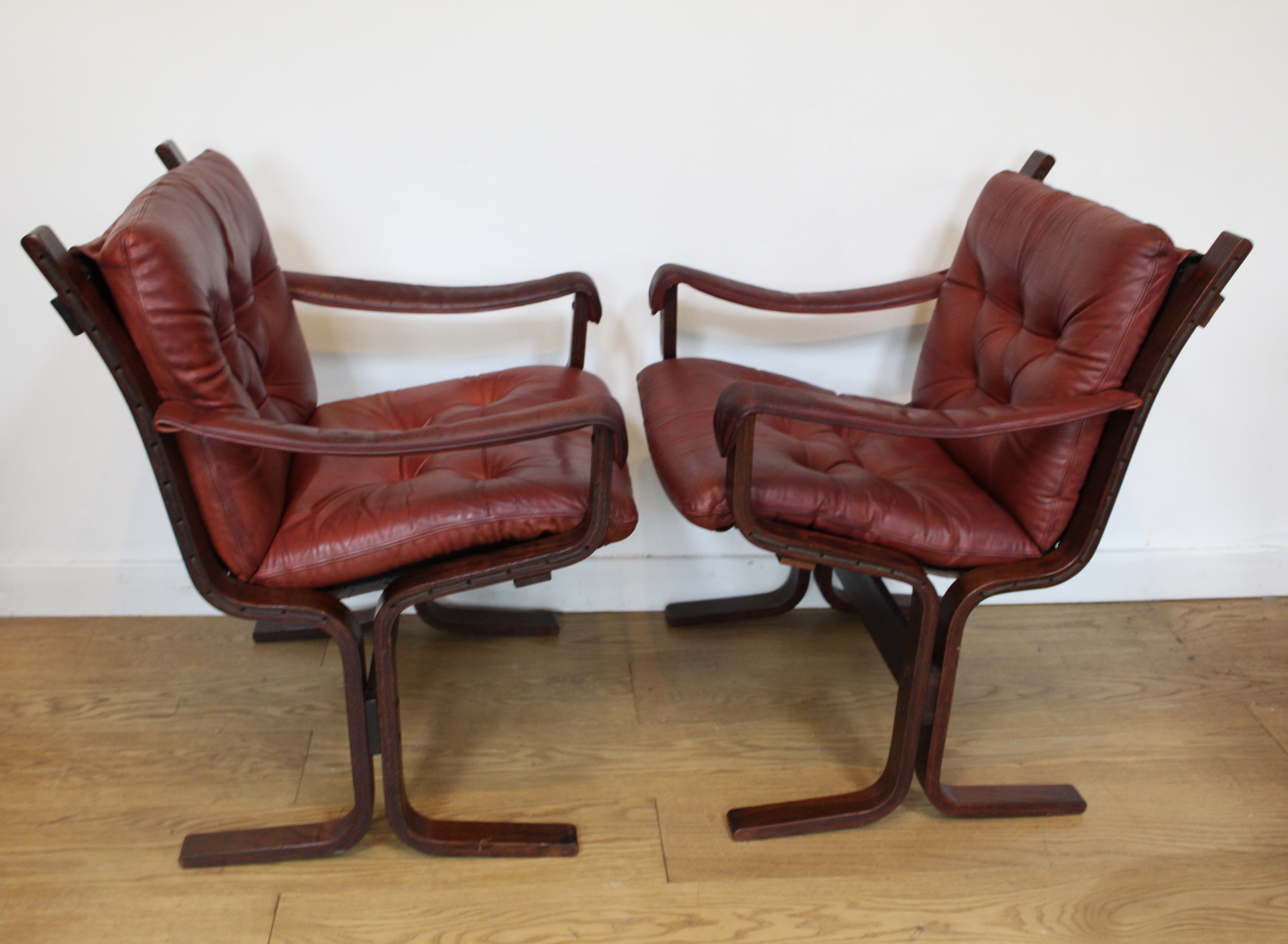 A pair of leather 1960's Siesta chairs by Ingmar Relling for Westnofa made in Norway. - Image 4
