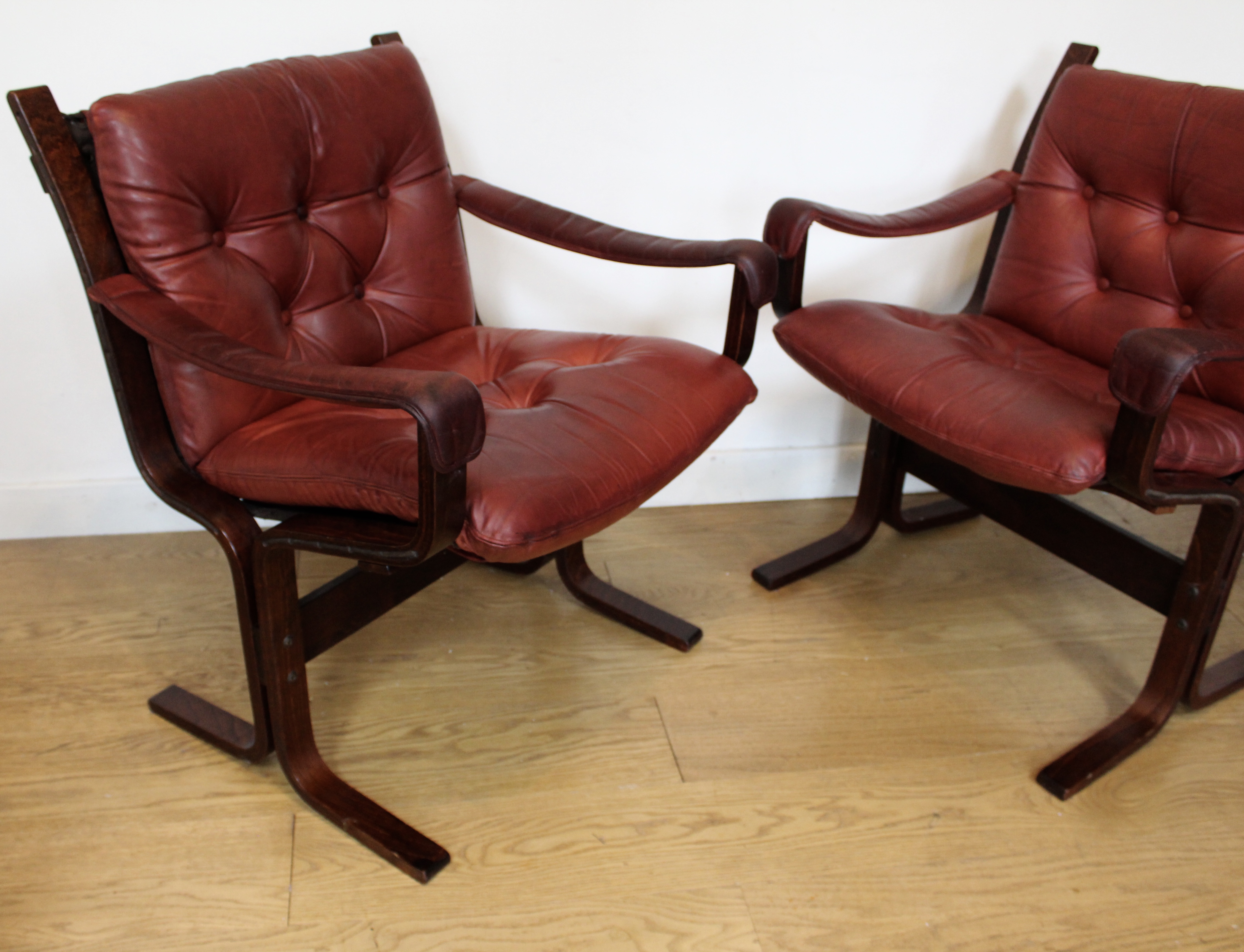 A pair of leather 1960's Siesta chairs by Ingmar Relling for Westnofa made in Norway. - Image 2