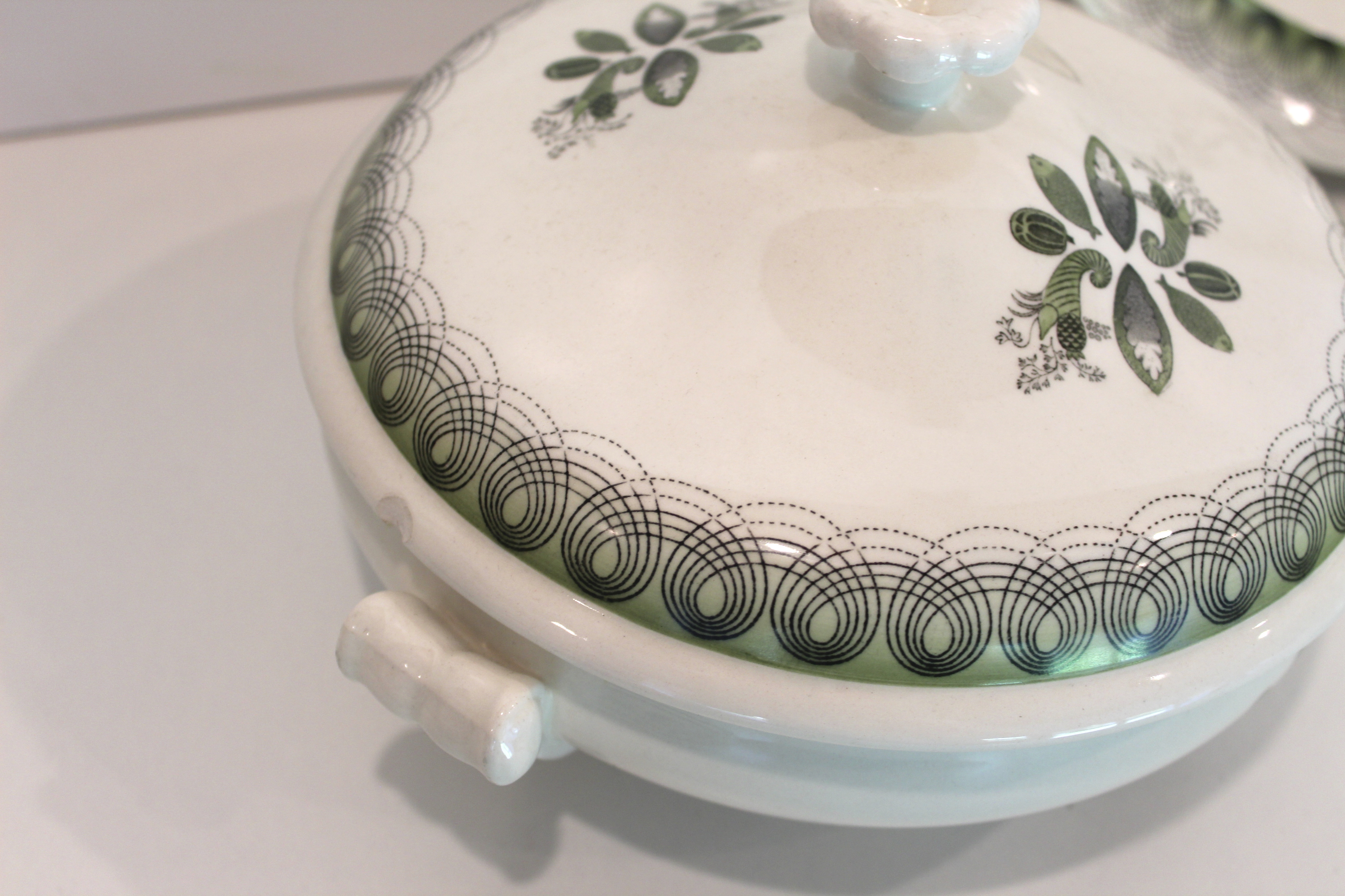 A lovely rare Eric Ravilious Persephone (Harvest festival) Wedgwood dinner service marked TL155B. - Image 4
