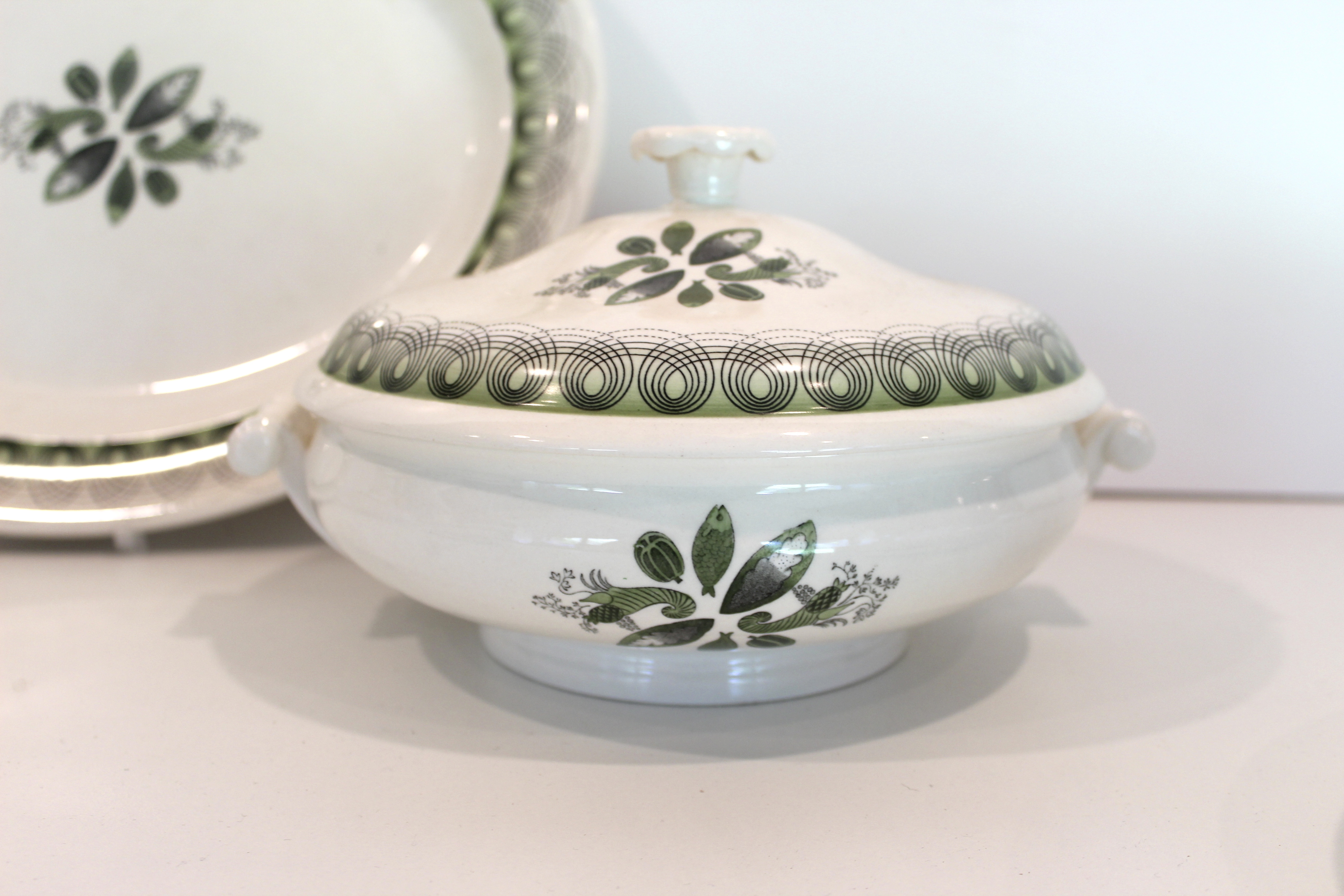 A lovely rare Eric Ravilious Persephone (Harvest festival) Wedgwood dinner service marked TL155B. - Image 3
