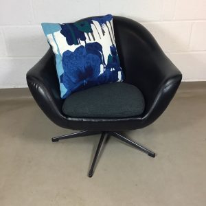 A 1960’s Overman style pod swivel chair