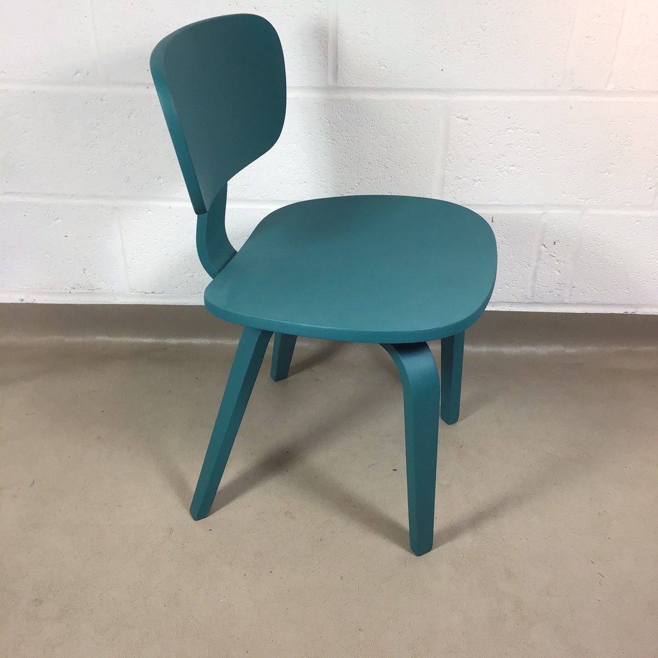 Two upcycled Thonet style bent plywood chairs - Image 4