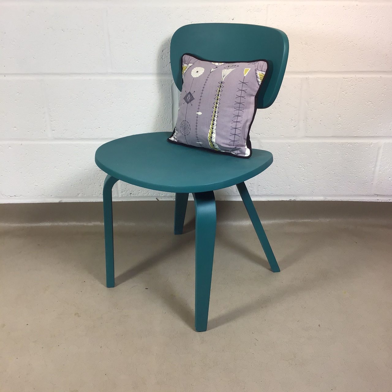 Two upcycled Thonet style bent plywood chairs - Image 6