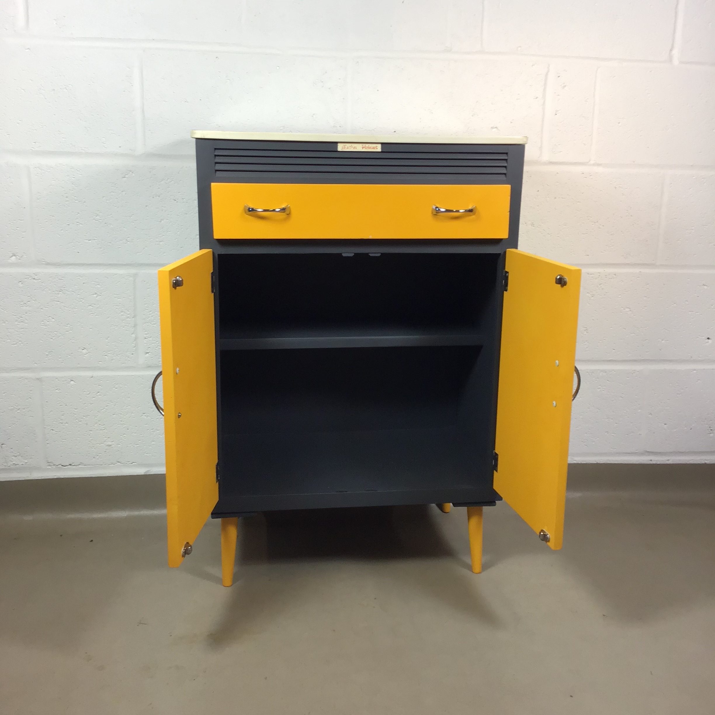 An up cycled 1950’s kitchen unit larder. - Image 6