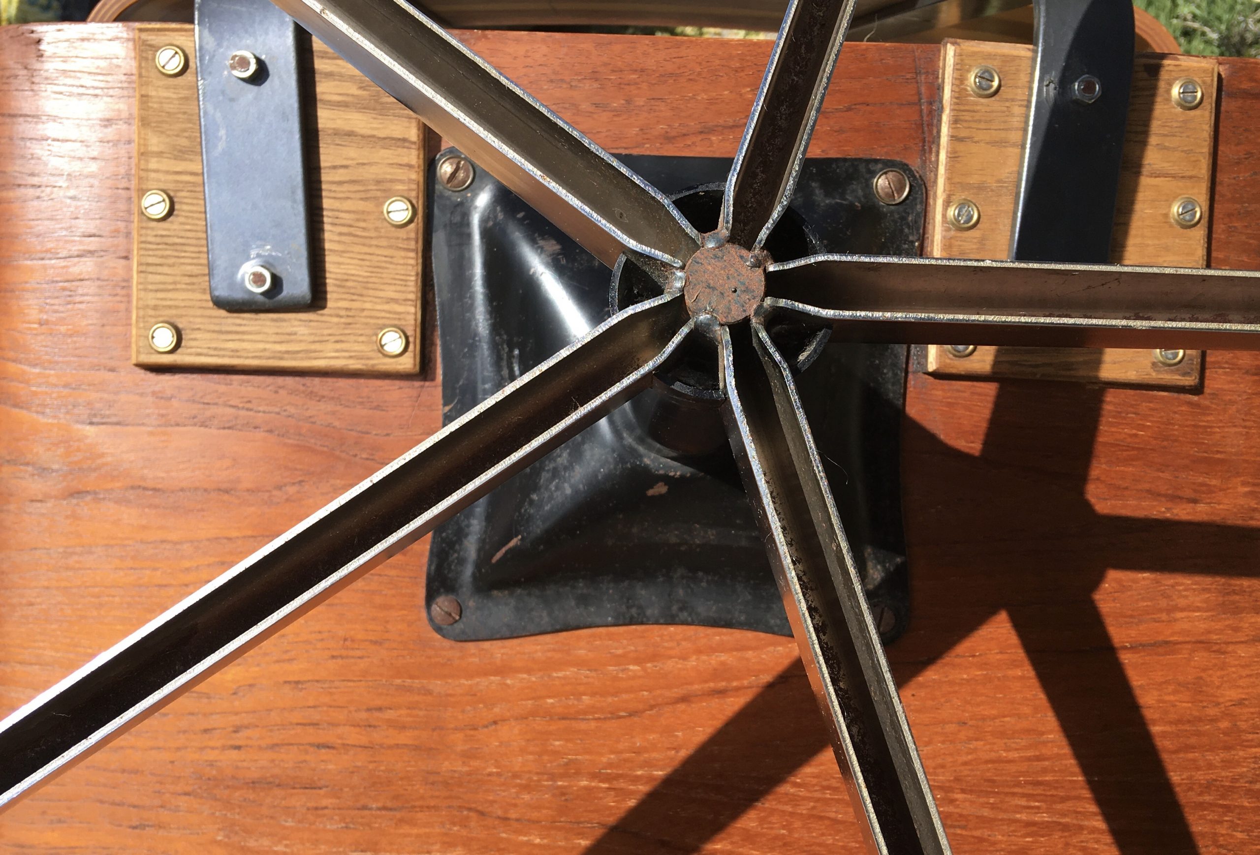 A 1960s/ 70s Guy Rogers teak and leather swivel chair. - Image 12