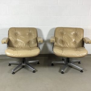 A pair of Giroflex Martin Stoll #7065 leather lounge chairs