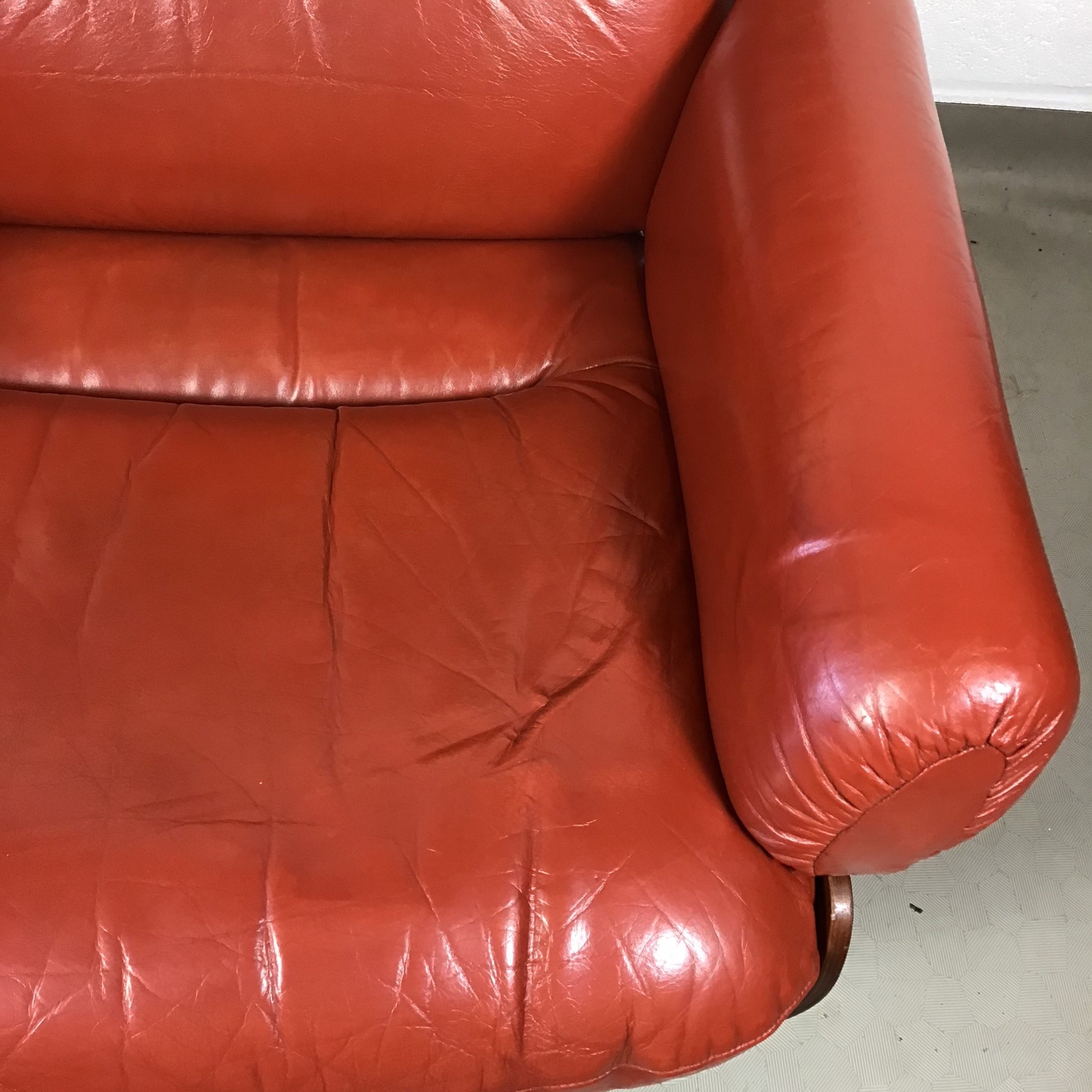 A 1960s/ 70s Guy Rogers teak and leather swivel chair. - Image 7