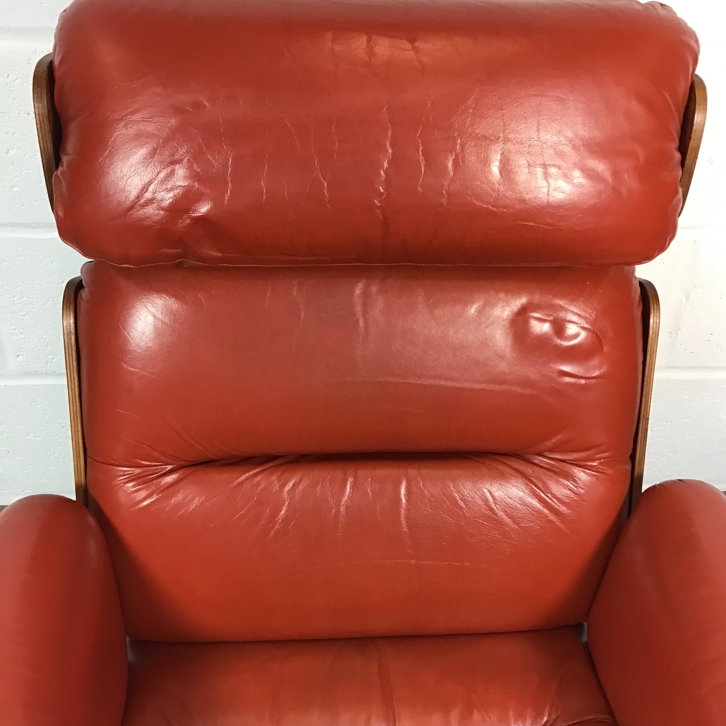 A 1960s/ 70s Guy Rogers teak and leather swivel chair. - Image 6