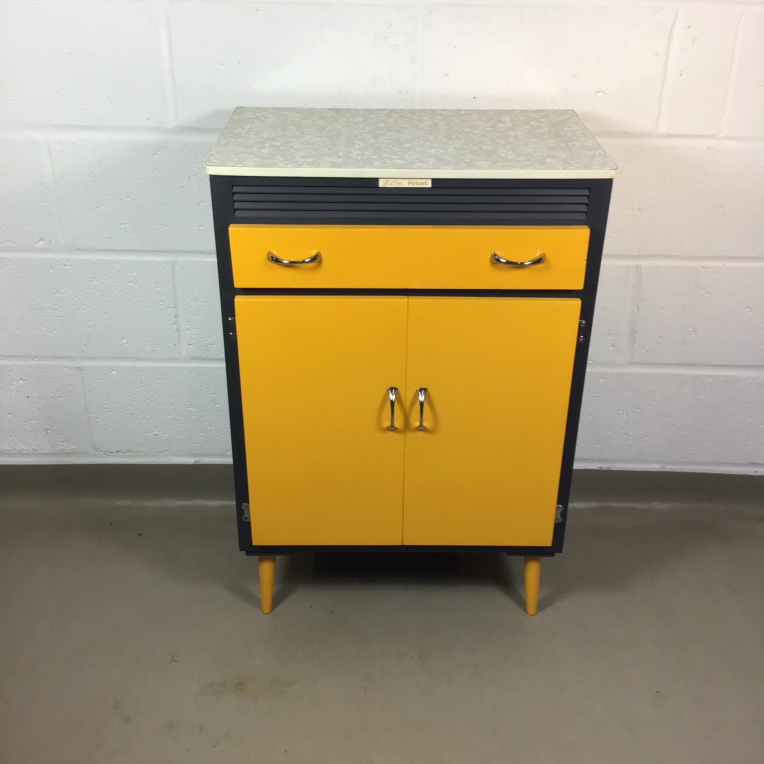 An up cycled 1950’s kitchen unit larder. - Image 9