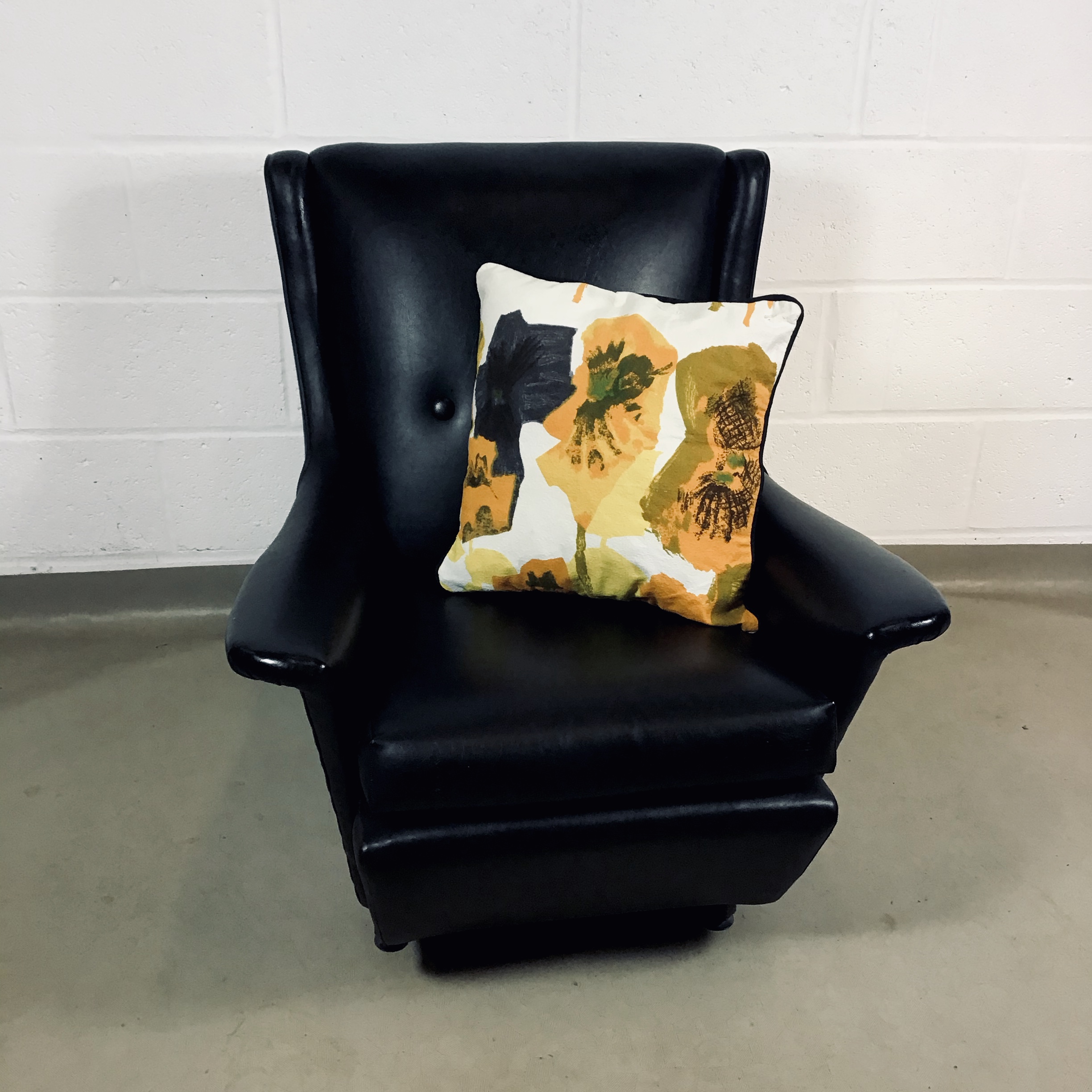 A lovely 1950s/1960s black Vinyl swivel arm chair. - Image 2